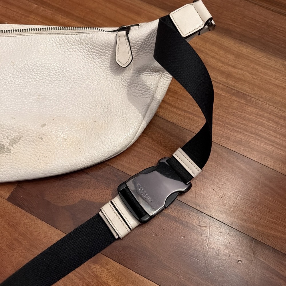 COACH White Leather Ivory Horse & Carriage Belt Waist Bag Used 16.5" x 9" - Picture 9 of 14